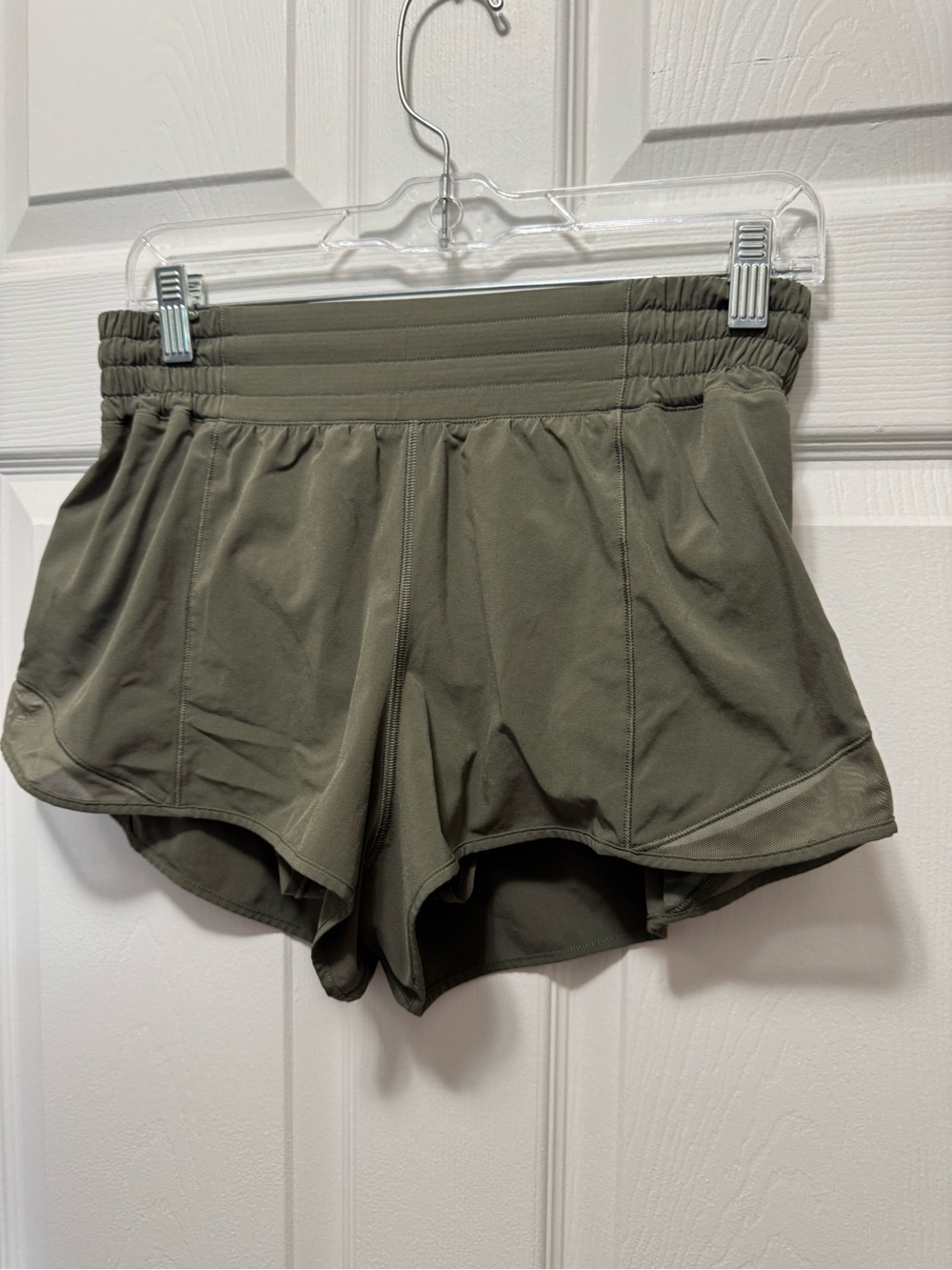 Lululemon Hotty Hot High-Rise Lined Short 2.5" in Sage Size 8 - Picture 6 of 13